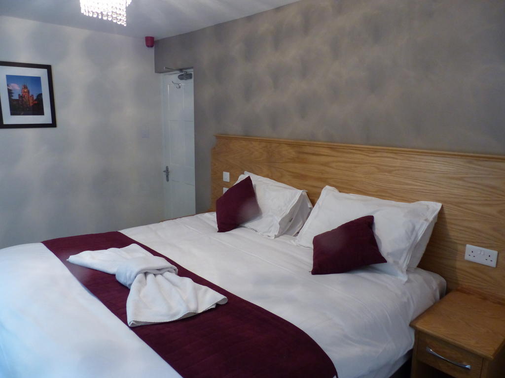 The Sun Inn Englefield Green Zimmer foto