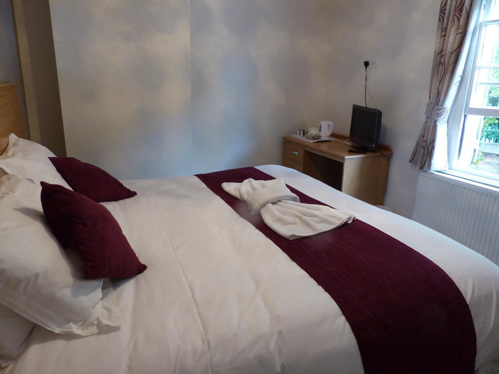 The Sun Inn Englefield Green Zimmer foto