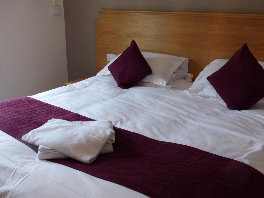 The Sun Inn Englefield Green Zimmer foto