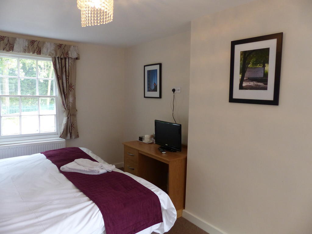 The Sun Inn Englefield Green Zimmer foto